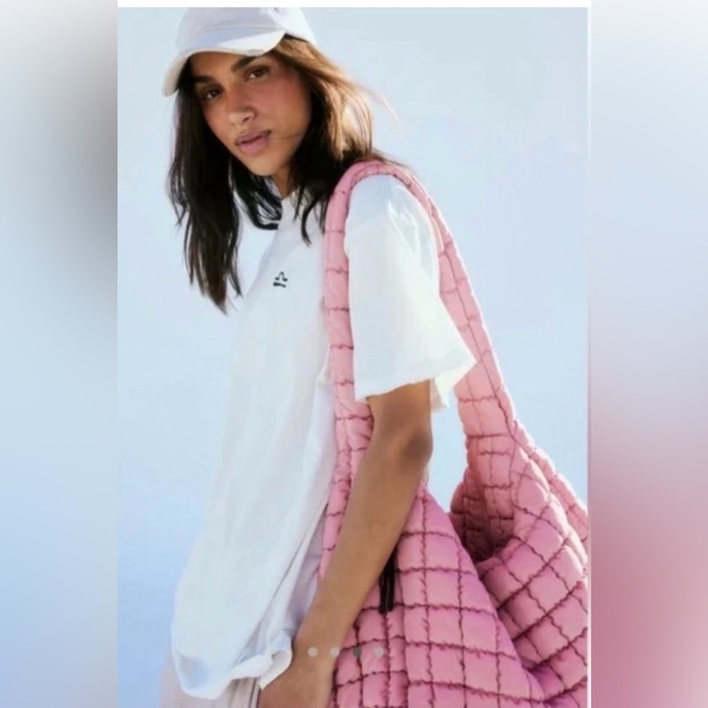 ⭐️NWT Free People Carry All Quilted Tote in Bubble Gum Pink⭐️ - Picture 2 of 5